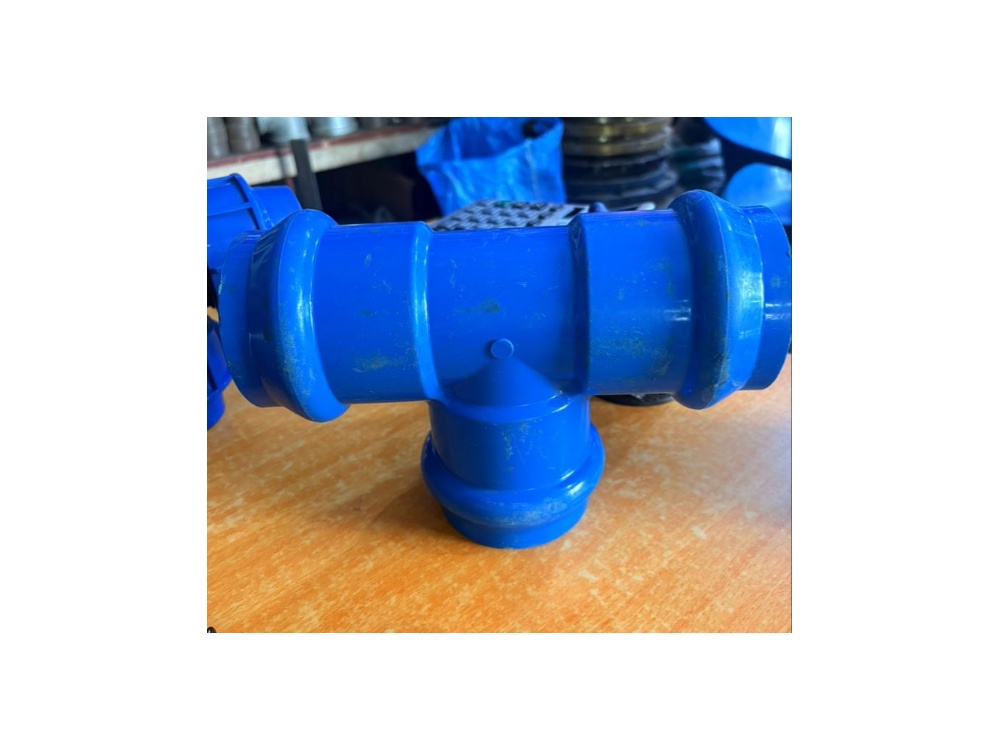 TEE PVC